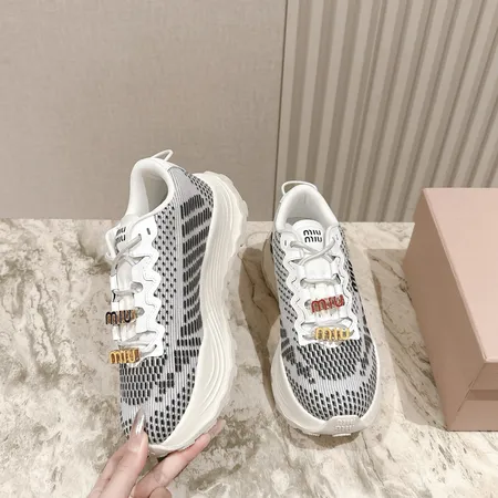 ミュウミュウ スニーカー