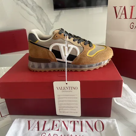 ヴァレンティノ スニーカー