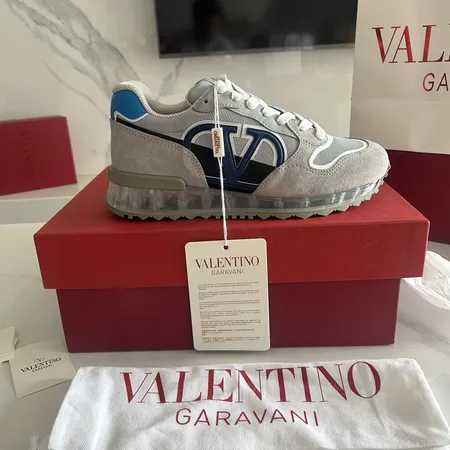 ヴァレンティノ スニーカー