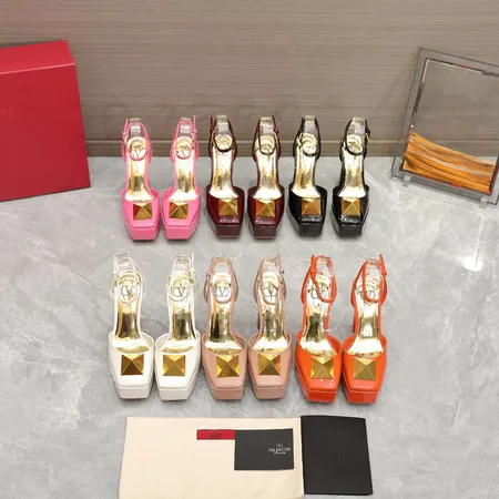 ヴァレンティノ サンダル