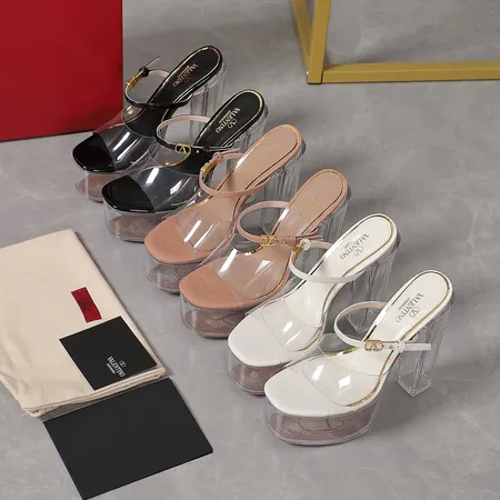 ヴァレンティノ サンダル