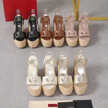 ヴァレンティノ サンダル