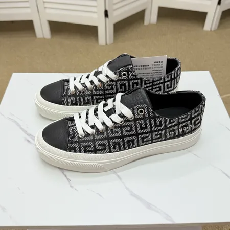 ジバンシィ カジュアルシューズ