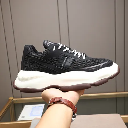 ジバンシィ スニーカー