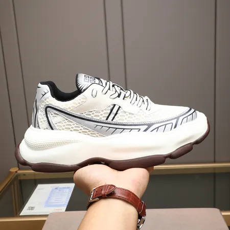 ジバンシィ スニーカー