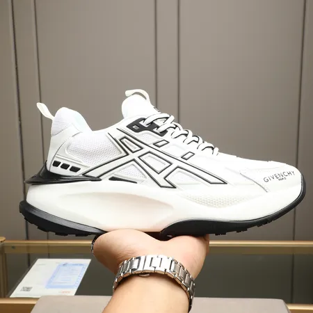 ジバンシィ スニーカー