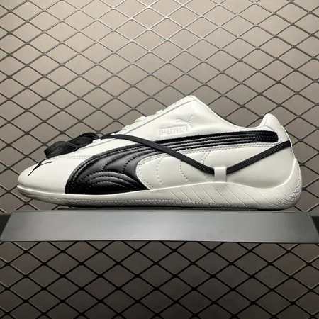 プーマ スニーカー