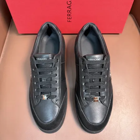 フェラガモ カジュアルシューズ