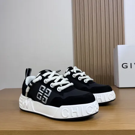 ジバンシィ カジュアルシューズ