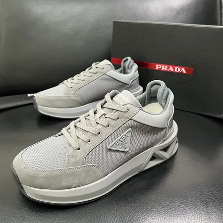 プラダ カジュアルシューズ