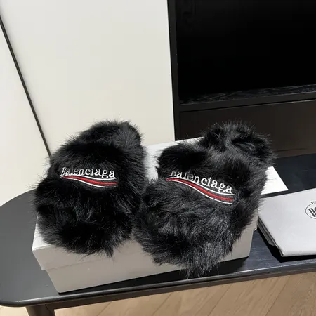 バレンシアガ スリッパ