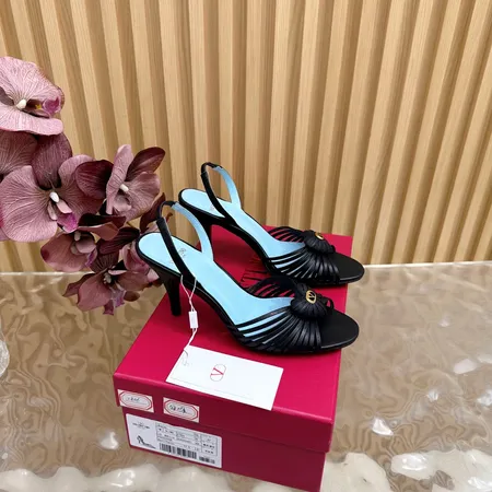 ヴァレンティノ サンダル