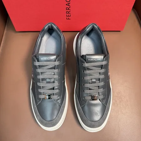 フェラガモ カジュアルシューズ