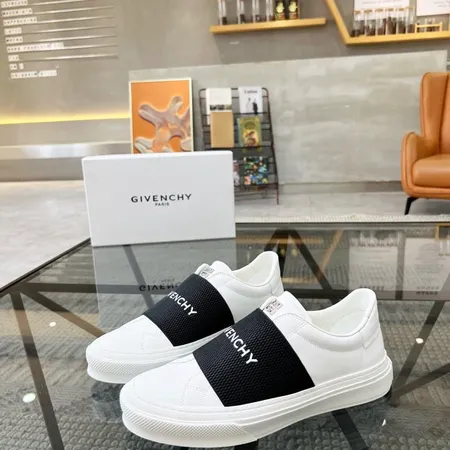 ジバンシィ カジュアルシューズ