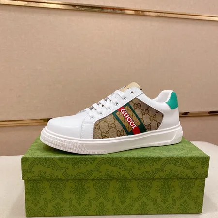グッチ カジュアルシューズ