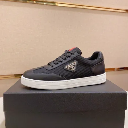 プラダ カジュアルシューズ