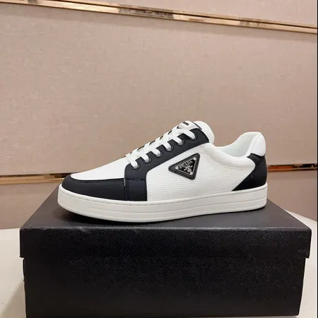 プラダ カジュアルシューズ