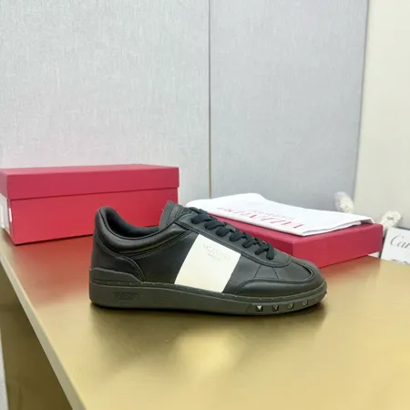 ヴァレンティノ カジュアルシューズ