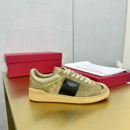 ヴァレンティノ カジュアルシューズ