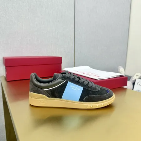 ヴァレンティノ カジュアルシューズ