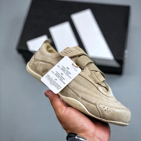 アディダス カジュアルシューズ