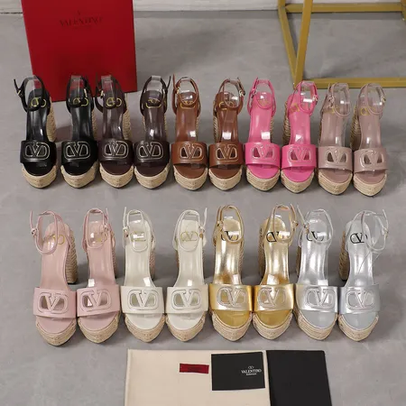 ヴァレンティノ サンダル