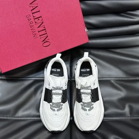 ヴァレンティノ スニーカー