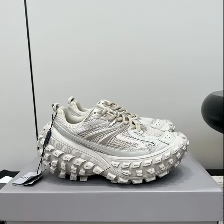 バレンシアガ スニーカー