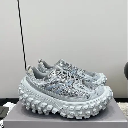 バレンシアガ スニーカー