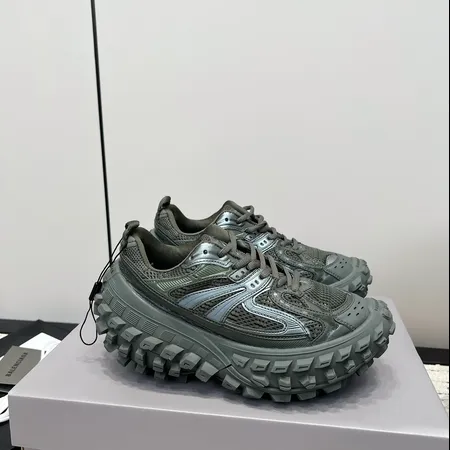 バレンシアガ スニーカー