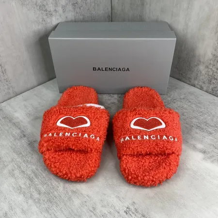 バレンシアガ スリッパ