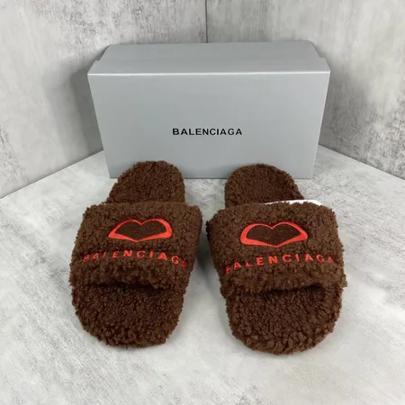 バレンシアガ スリッパ