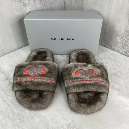 バレンシアガ スリッパ