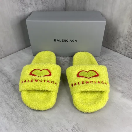 バレンシアガ スリッパ