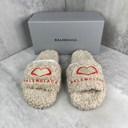 バレンシアガ スリッパ