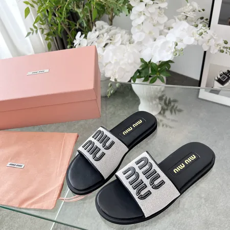 ミュウミュウ スリッパ