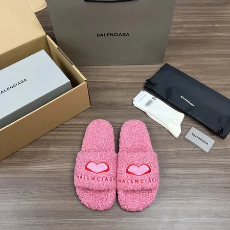 バレンシアガ スリッパ