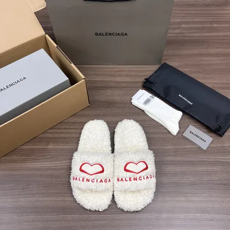 バレンシアガ スリッパ