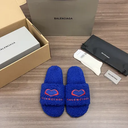 バレンシアガ スリッパ