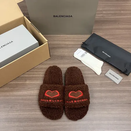 バレンシアガ スリッパ