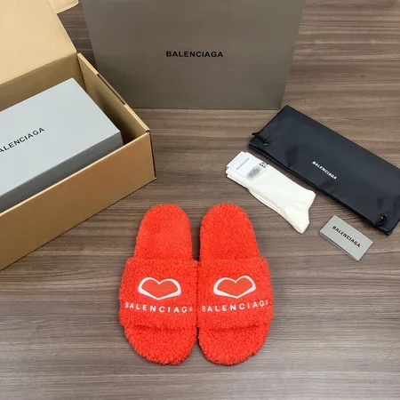 バレンシアガ スリッパ