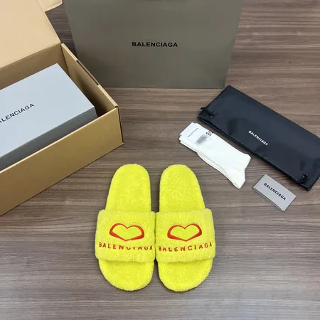 バレンシアガ スリッパ