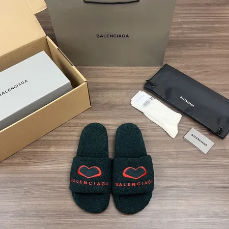 バレンシアガ スリッパ