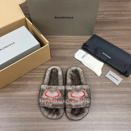 バレンシアガ スリッパ