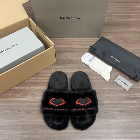 バレンシアガ スリッパ