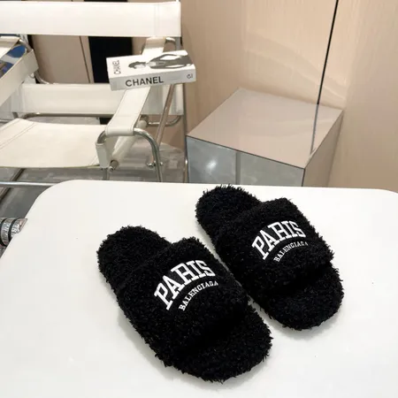 バレンシアガ スリッパ