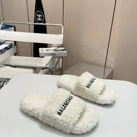 バレンシアガ スリッパ