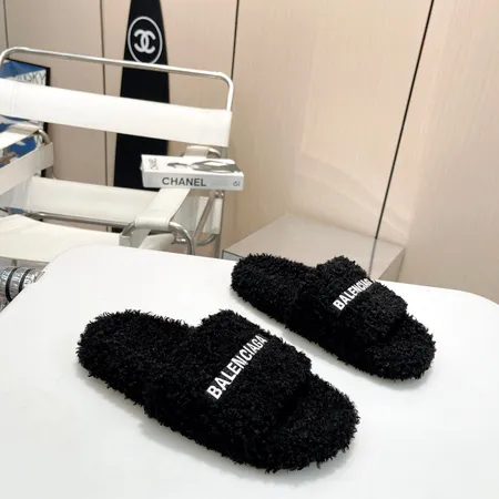 バレンシアガ スリッパ