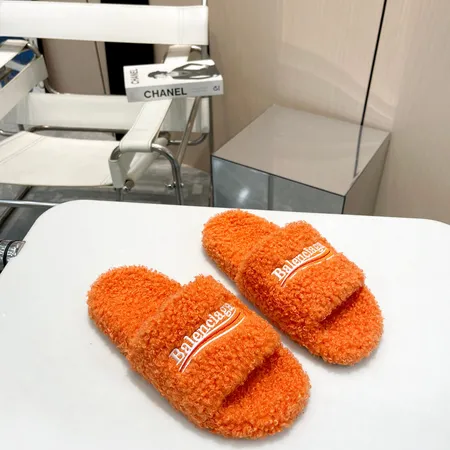 バレンシアガ スリッパ