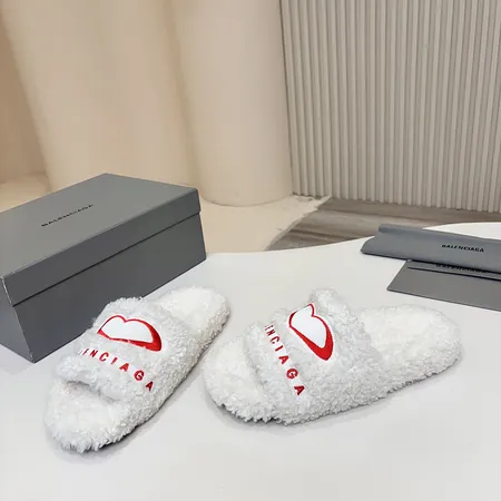 バレンシアガ スリッパ